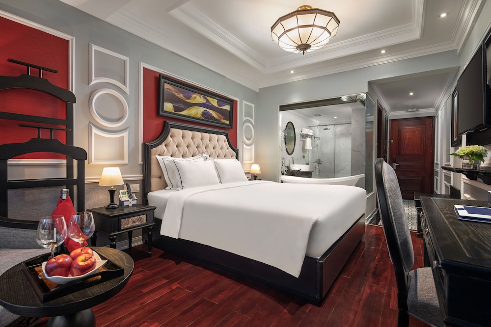 EXECUTIVE, SUITE