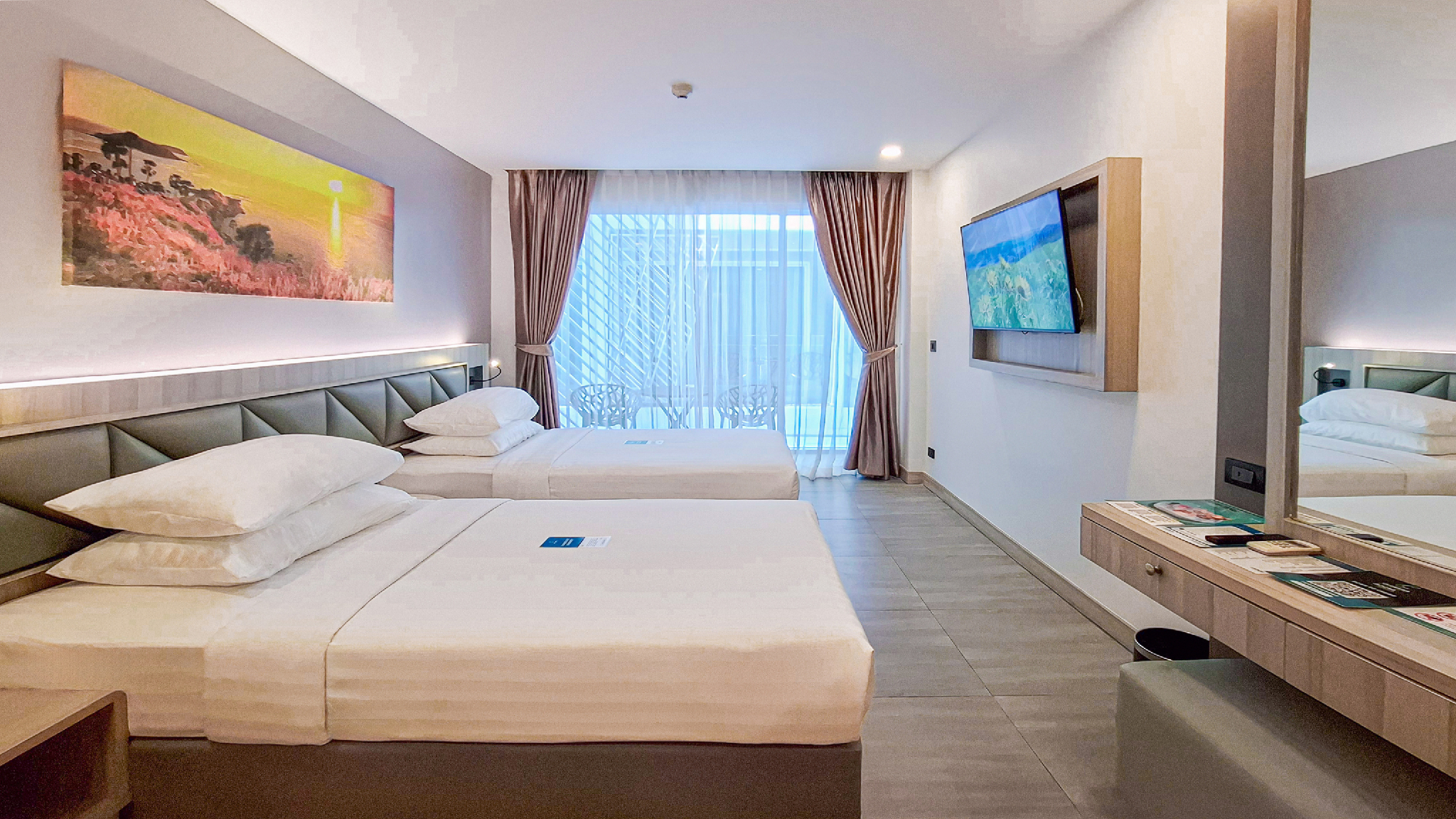 Deluxe, Twin Beds