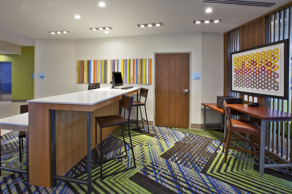 Holiday Inn Express And Suites South Hill 18/40