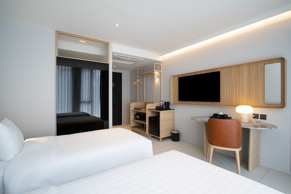 Saan Hotel Sathorn 16/50