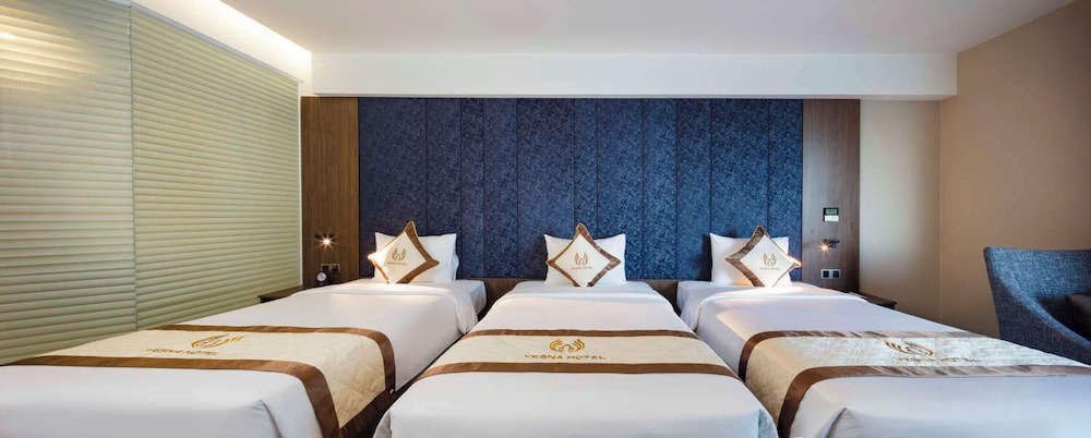 Deluxe, Triple, 3 Beds, Partial Sea View