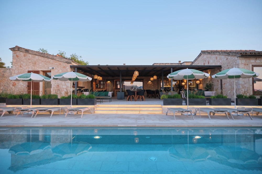 Hotel Rural Es Riquers 8/69