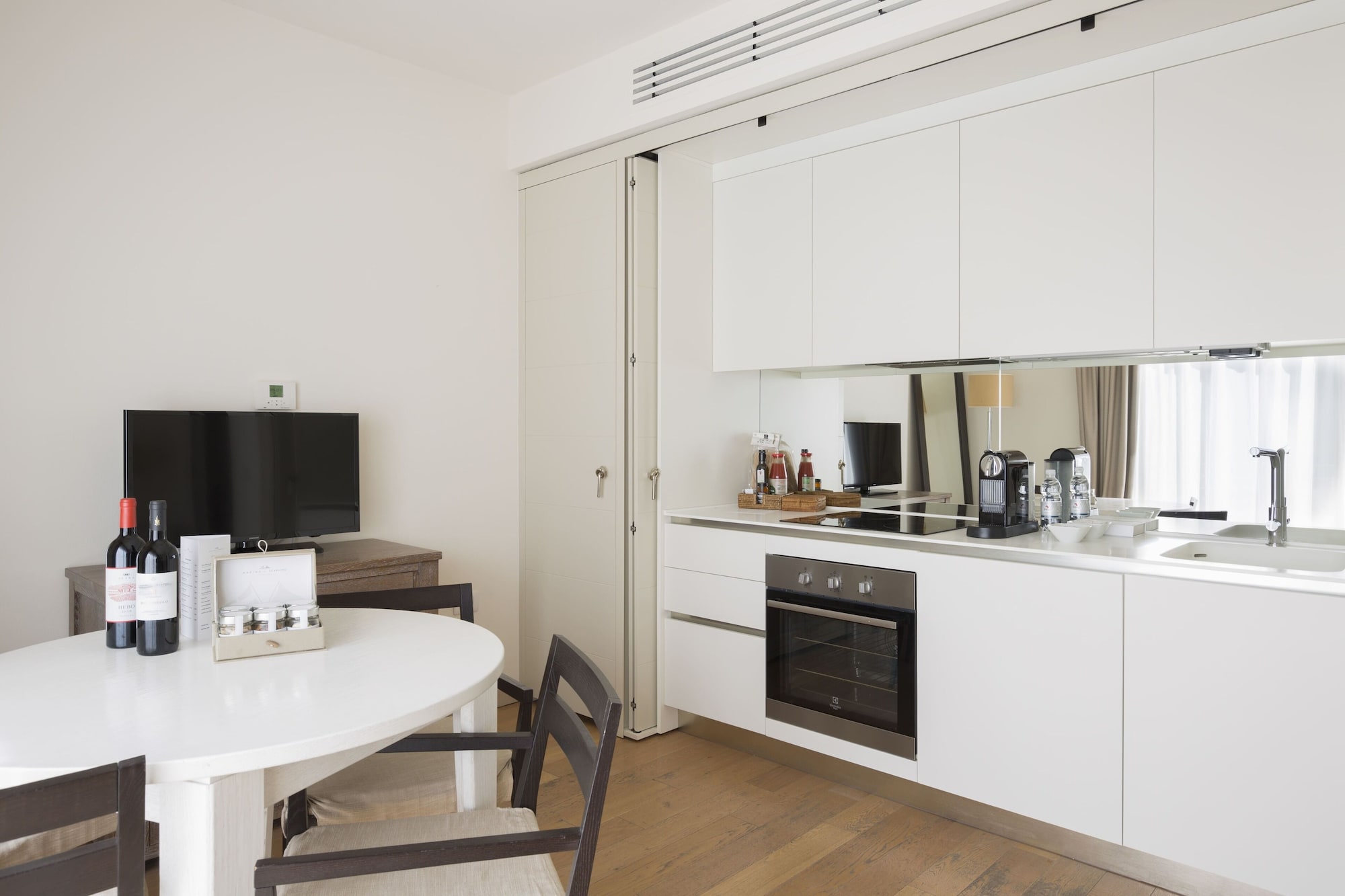 2 Bedrooms, Premium, Suite, 2 King Beds, Sea View, 2 Bathrooms، RESORT BAIA SCARLINO 3/7