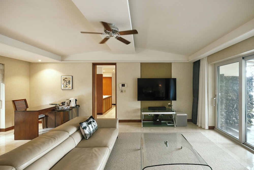 Seaes Hotel & Resort 55/74