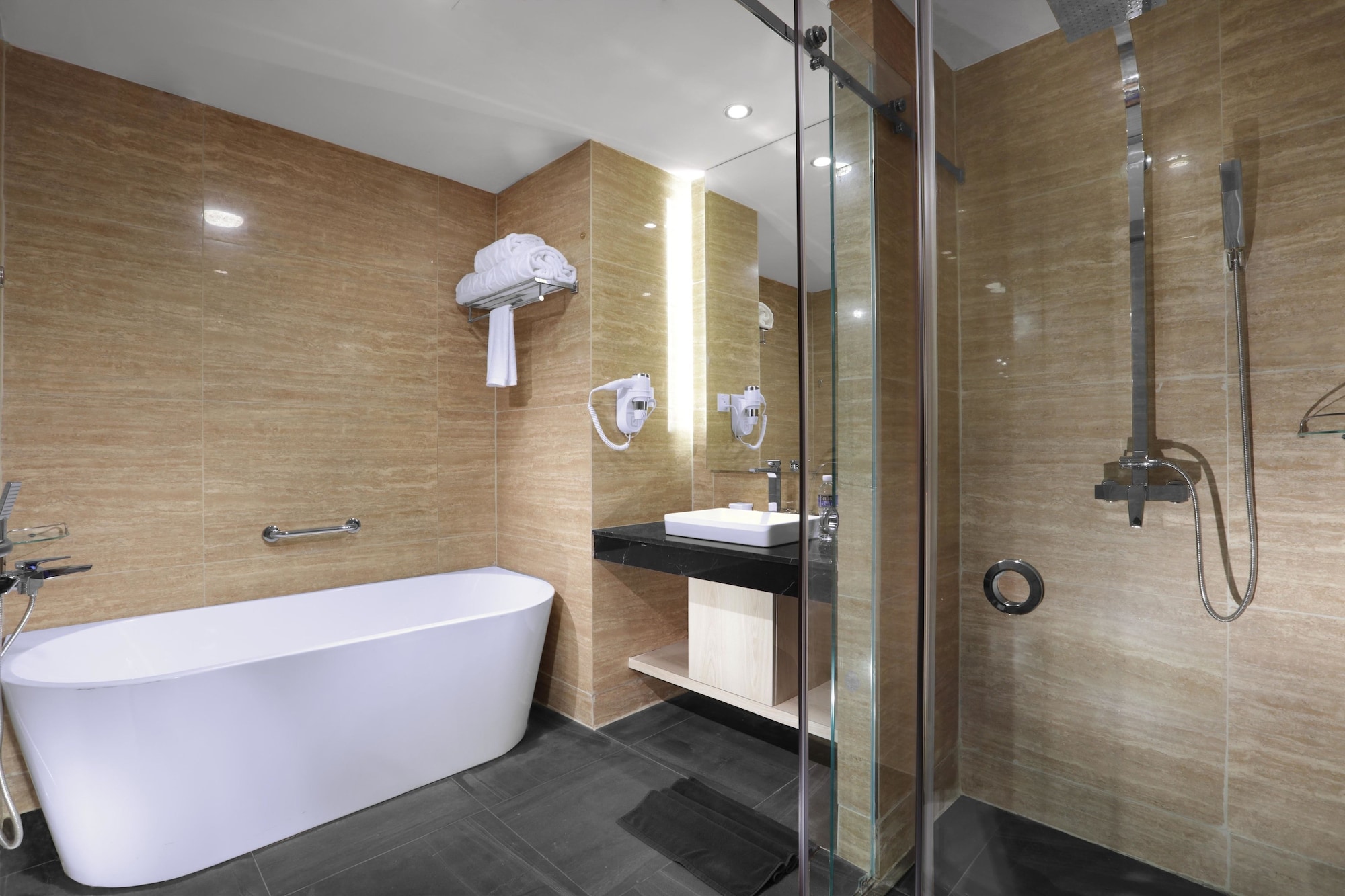 غرفة ديلوكس عائلية بسرير مزدوج، Aston Batam Hotel and Residence 2/2