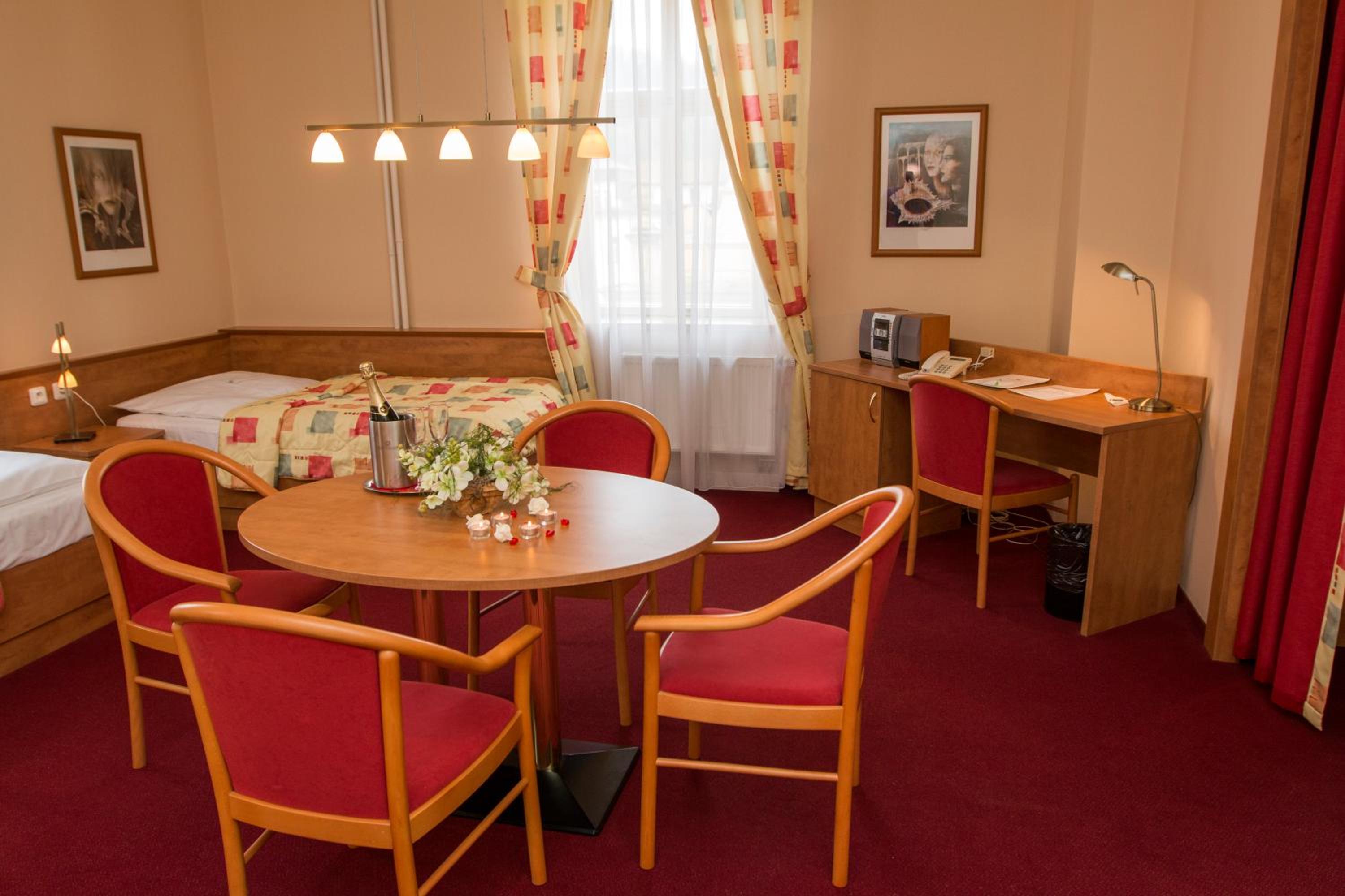Hotel Ceska Koruna 60/76