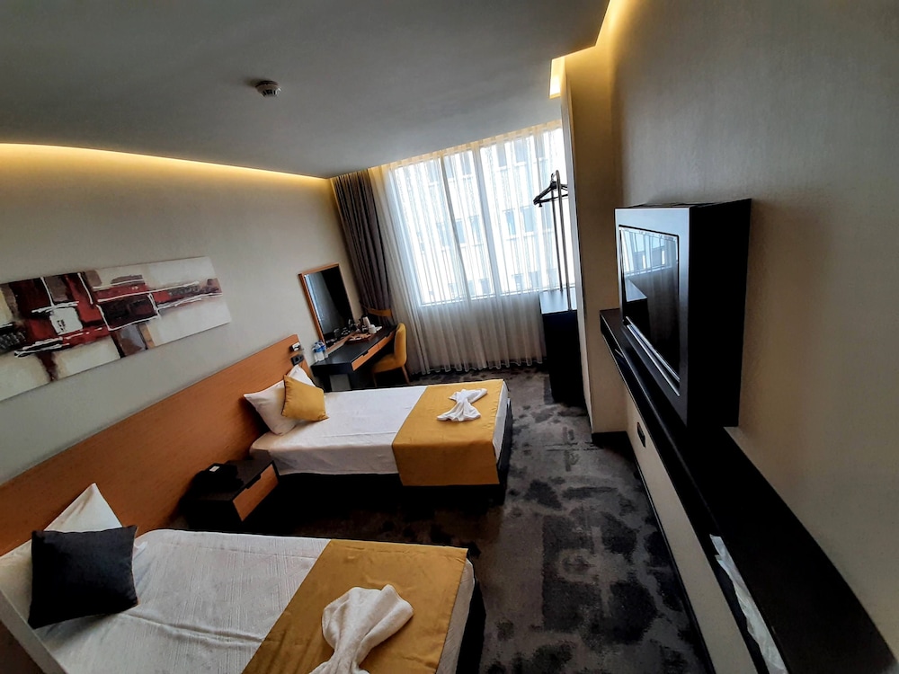 Sapko Airport Hotel 26/46