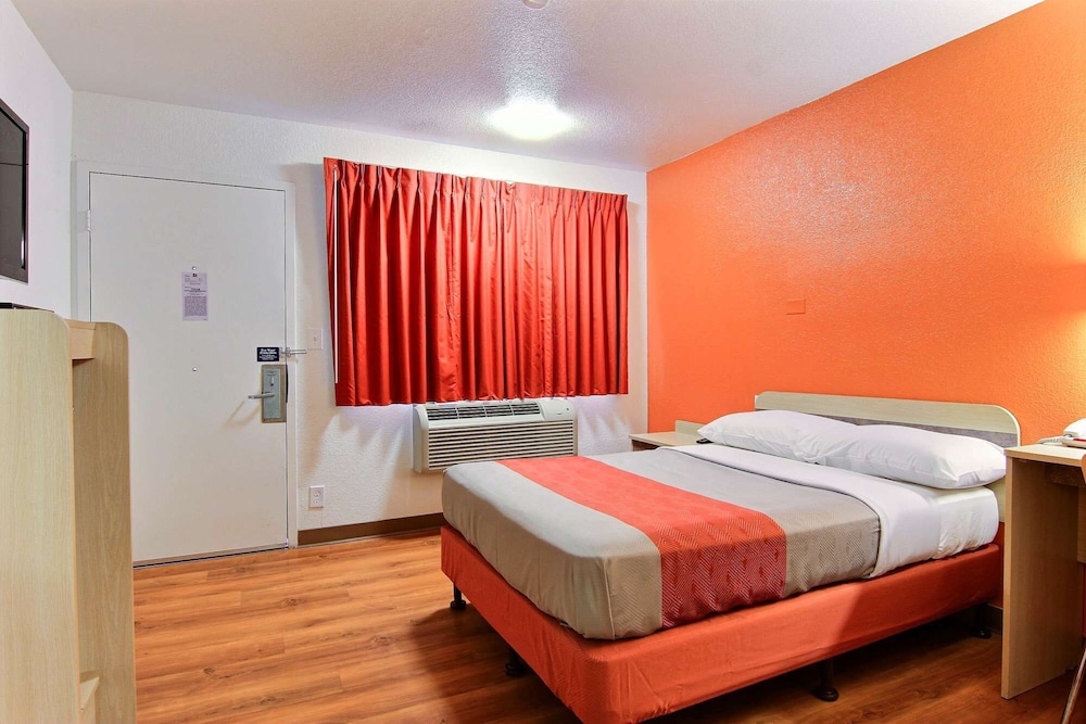 Motel6 Kingsville, TX 17/39