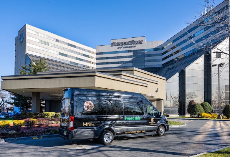 DoubleTree by Hilton Hotel Newark Airport 66/68