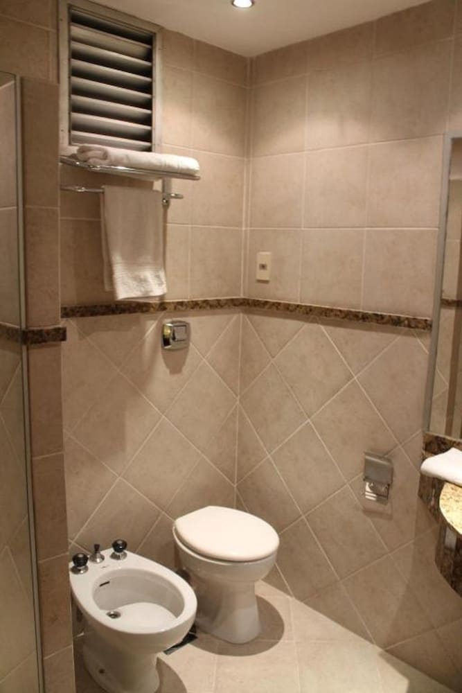 Premier Hill Suites 68/68