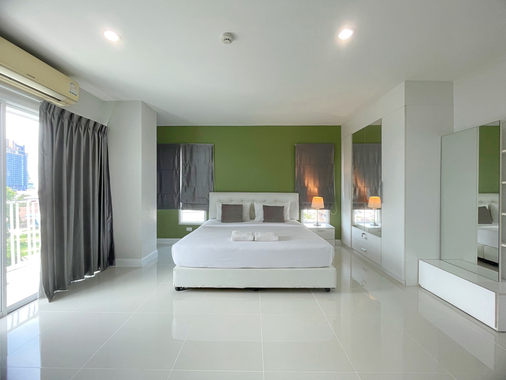SUPERIOR, DOUBLE BED, CORNER