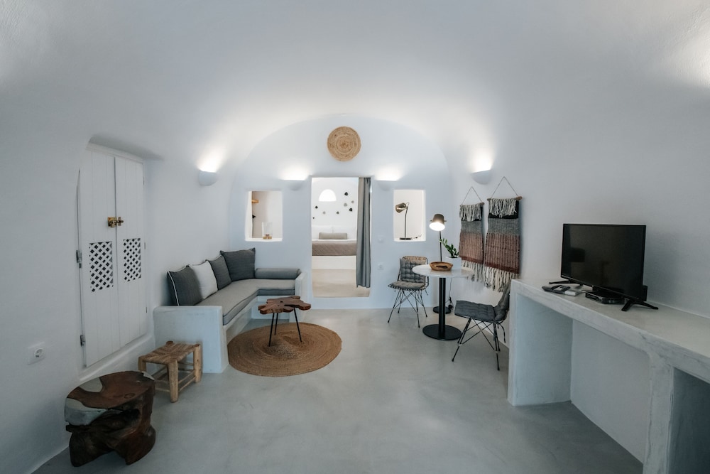Virginia's Cave Villas 30/40