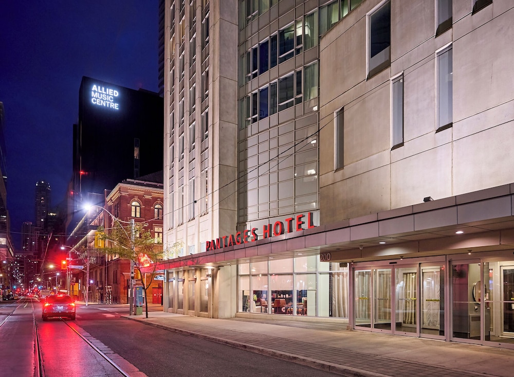 Pantages Hotel Downtown Toronto 40/44