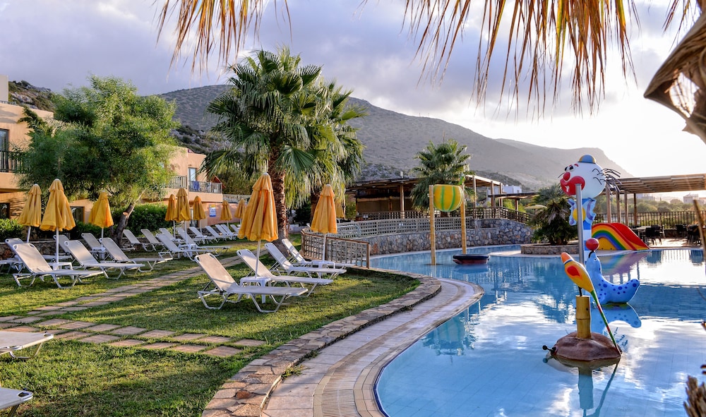 Zeus Hotels The Village Resort and Waterpark 23/34