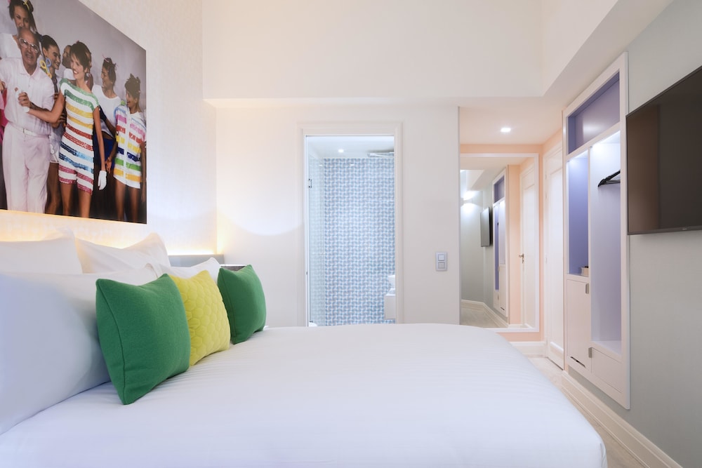 Hotel Dress Code And Spa 26/58