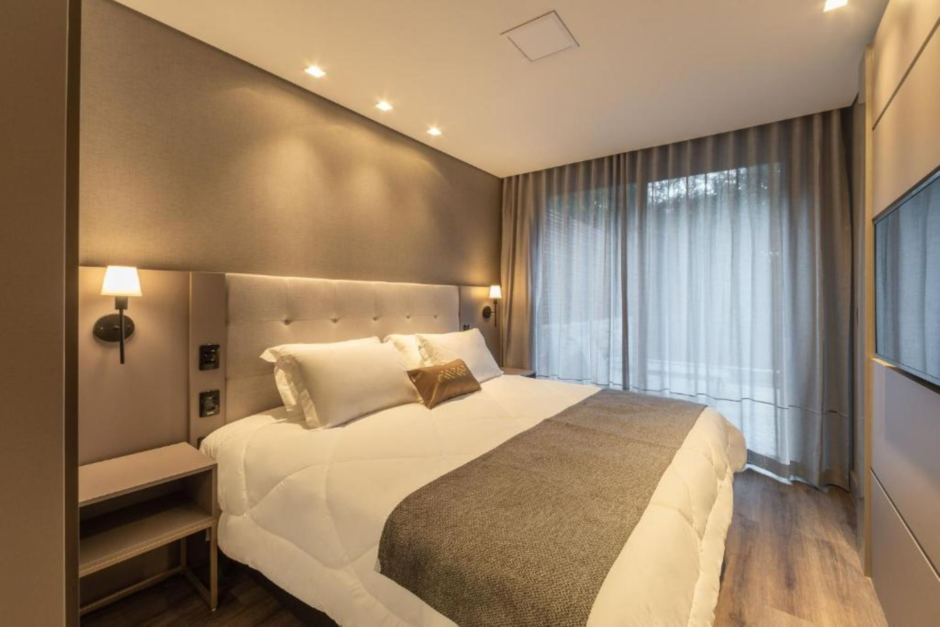Suite, Single, Valley View
