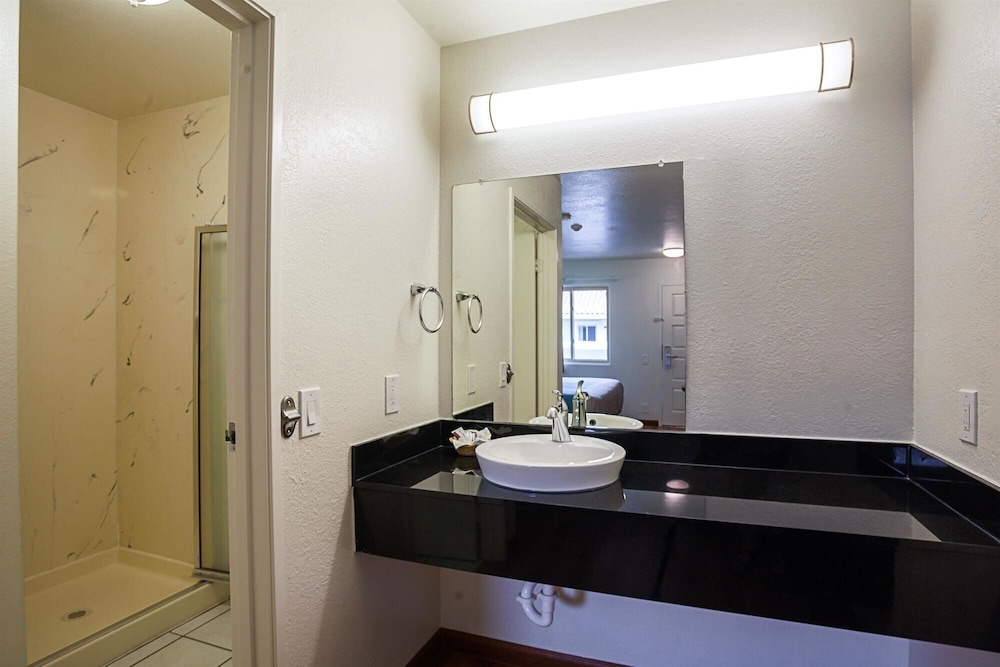 Motel6 Ventura, CA - Downtown 30/33
