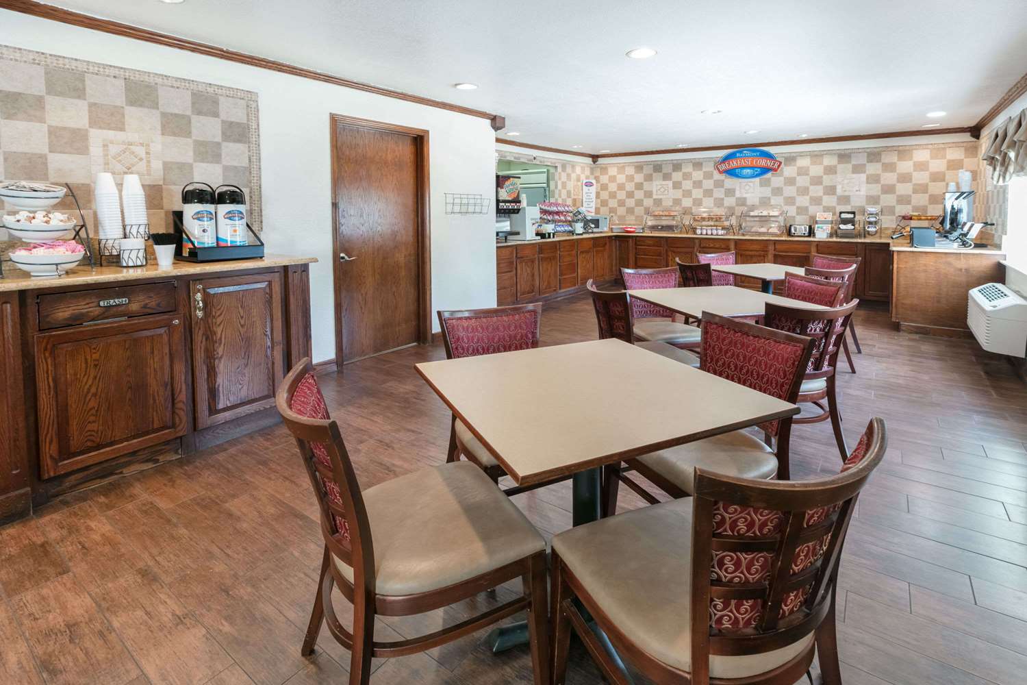 Baymont By Wyndham Arlington At Six Flags Dr 31/41