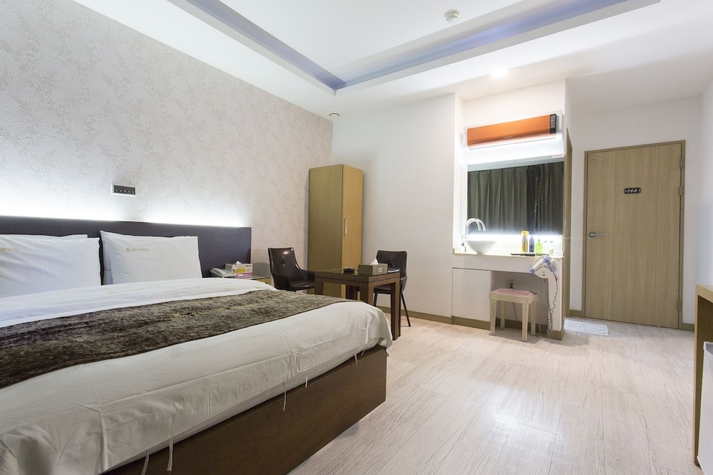 Carlton Hotel 27/62