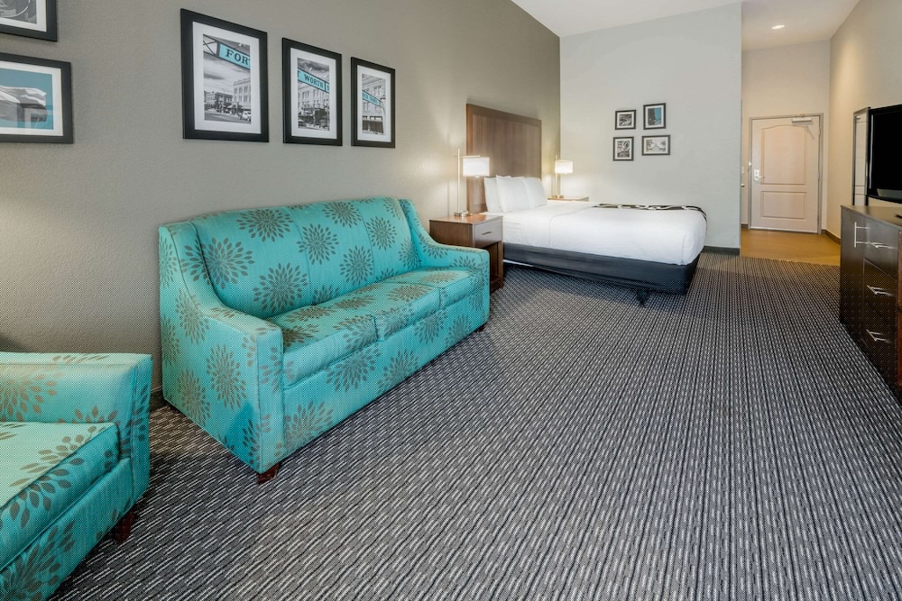 La Quinta Inn & Suites by Wyndham Fort Worth Arlington West 31/41