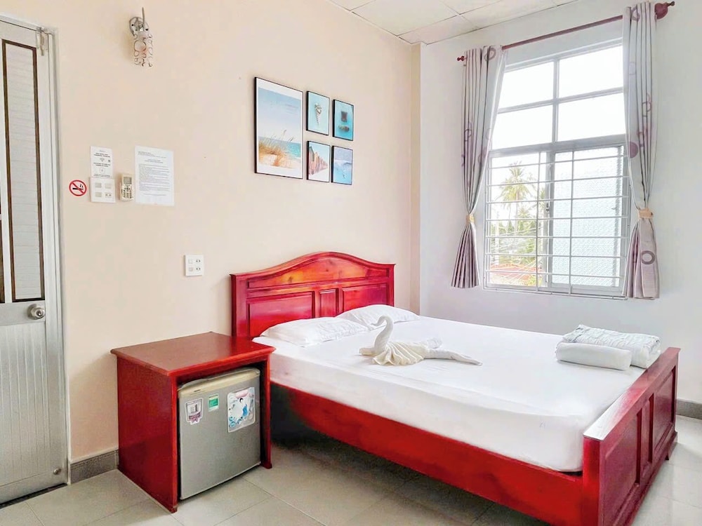ROOM, DOUBLE BED