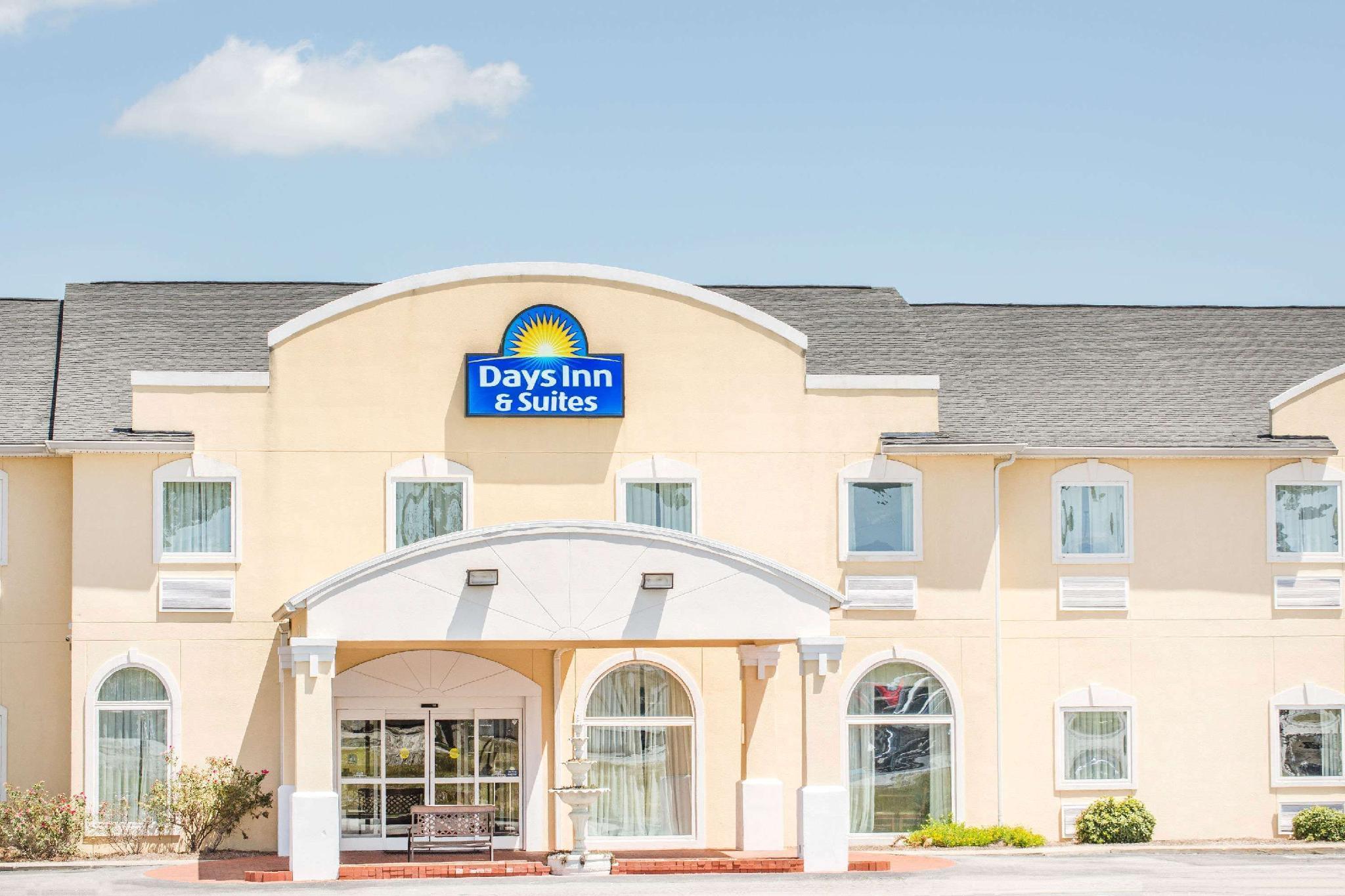 Days Inn & Suites by Wyndham Swainsboro 2/21
