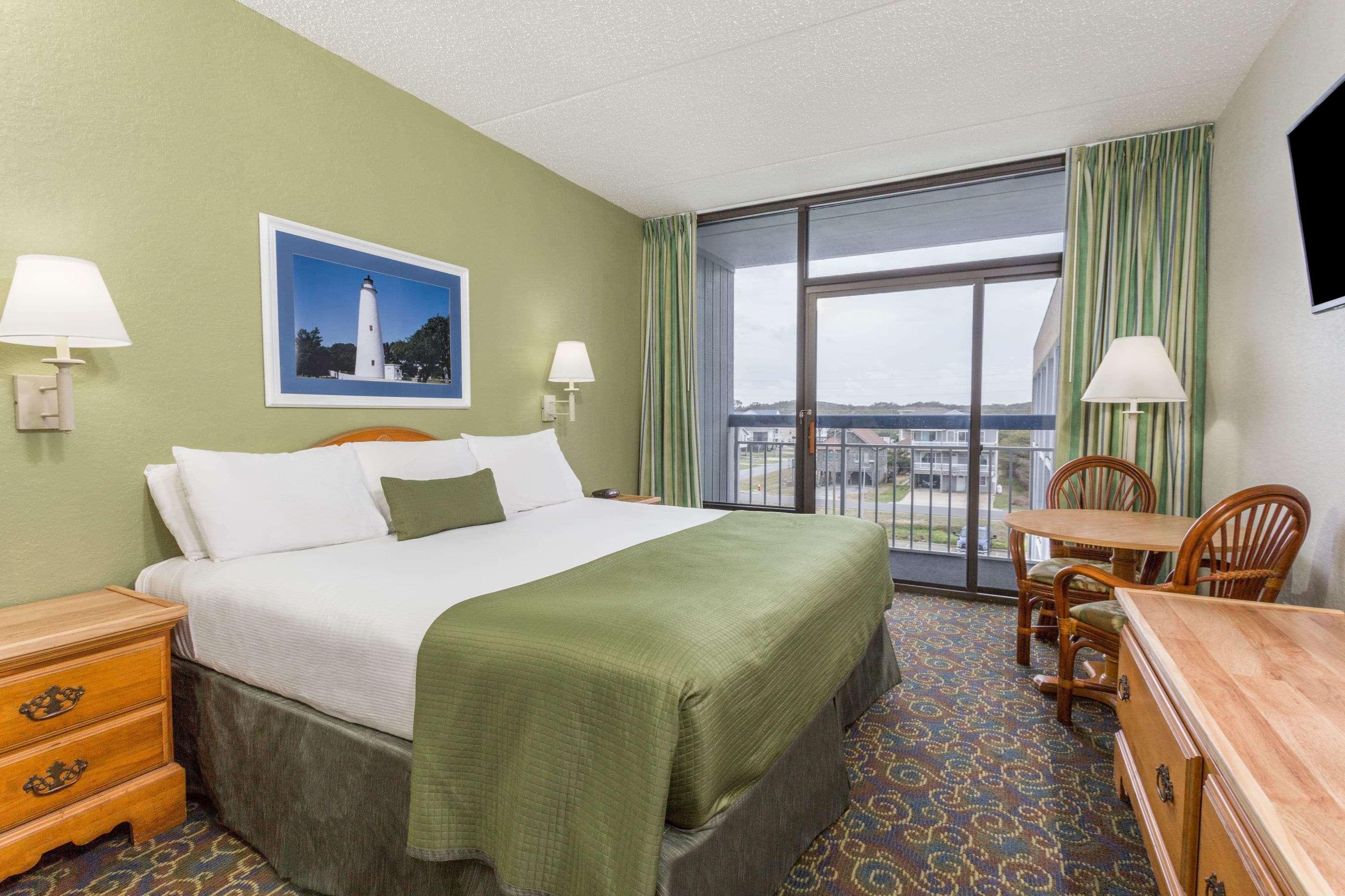 Interior, Queen Bed, No Balcony