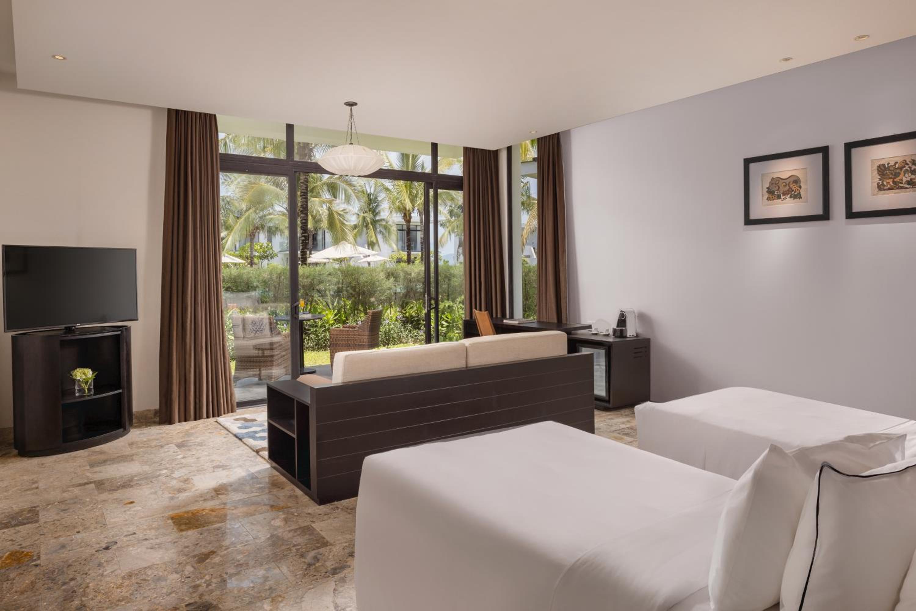 The Level, Premium, Terrace, Lounge Access