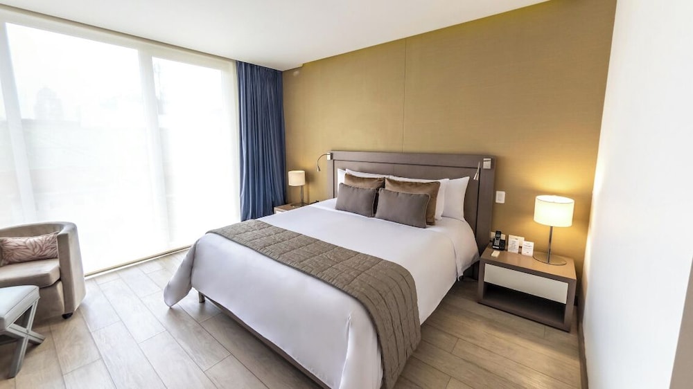 100 Luxury Suites By Preferred 28/76