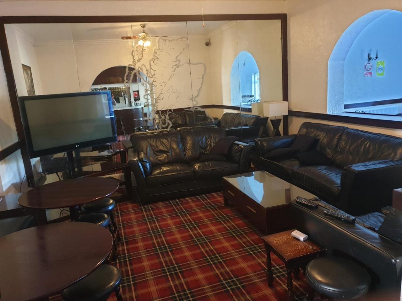 Elmhurst Hotel 17/24