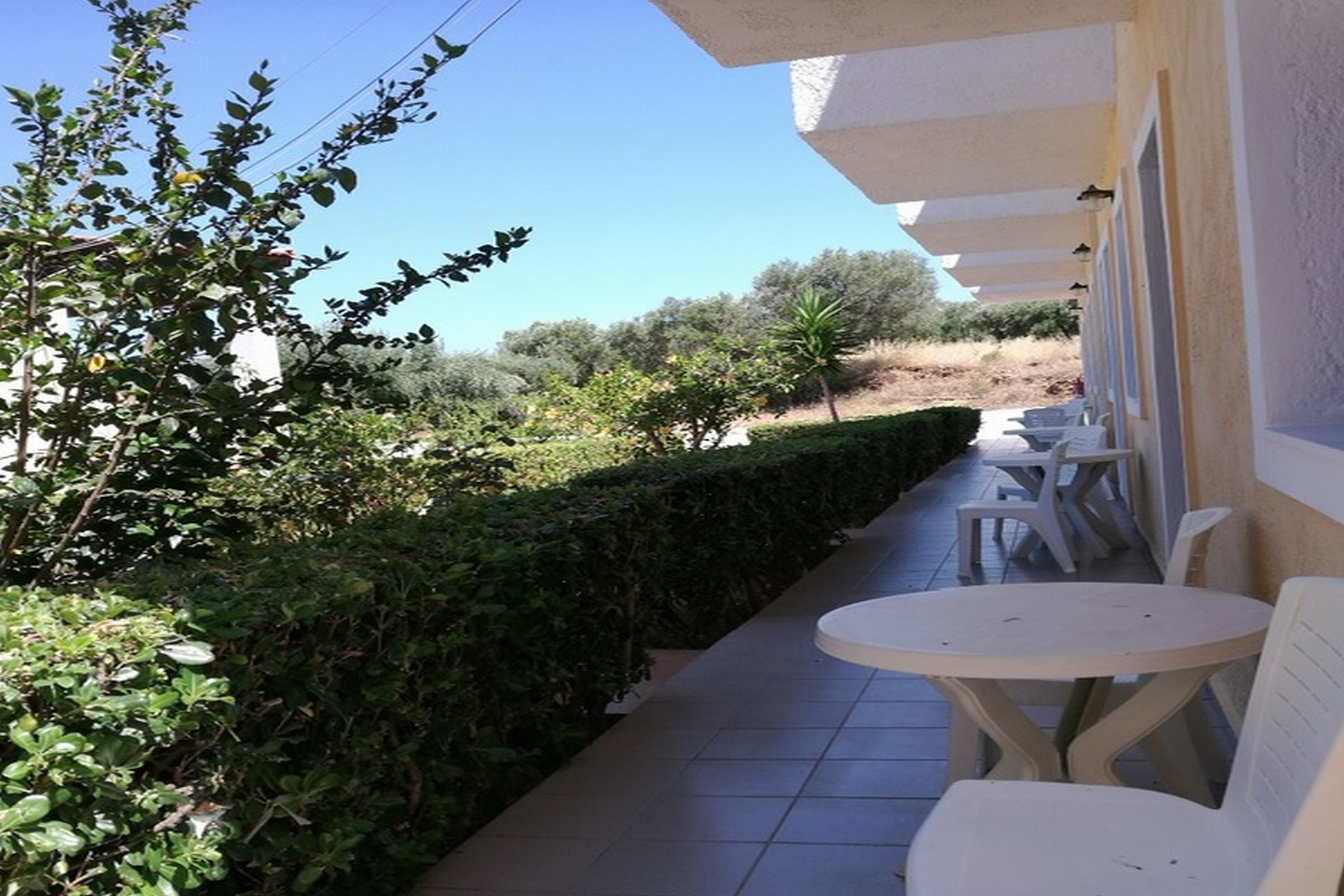 Mareva Apartments 21/25