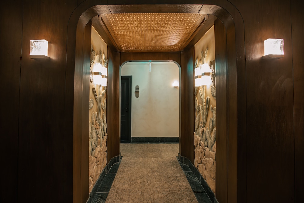 Bratus Hotel Aqaba 40/65