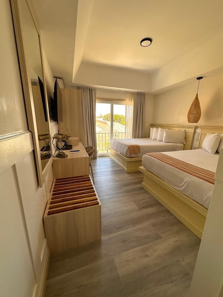 La Riviera Hotel Bed And Breakfast 10/50