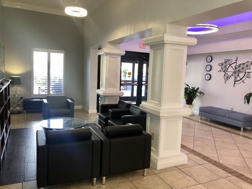Days Inn & Suites by Wyndham Lakeland 60/85