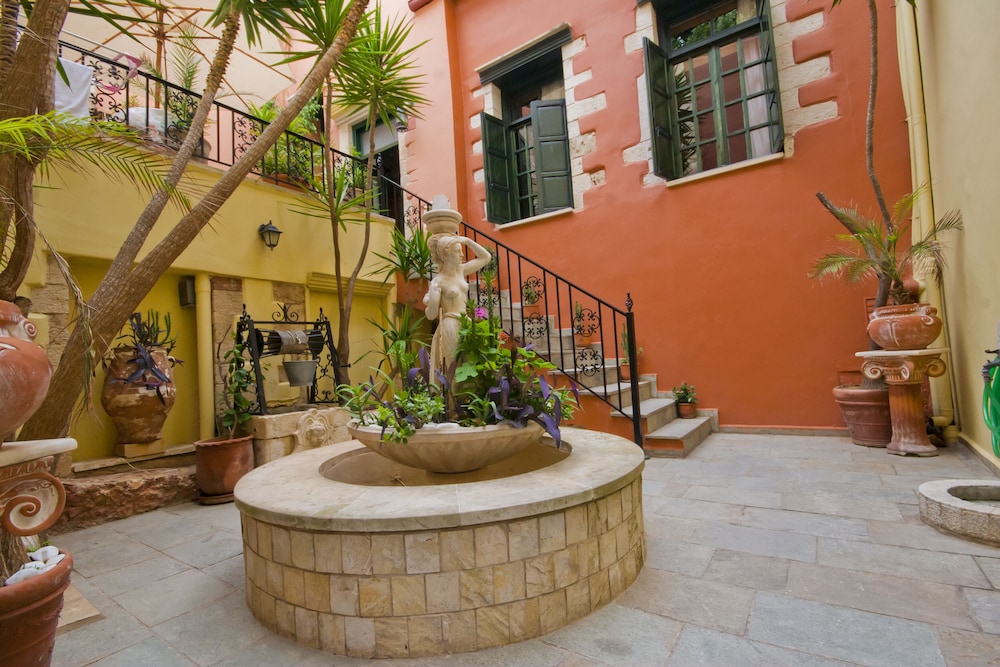 Casa Leone 5/83