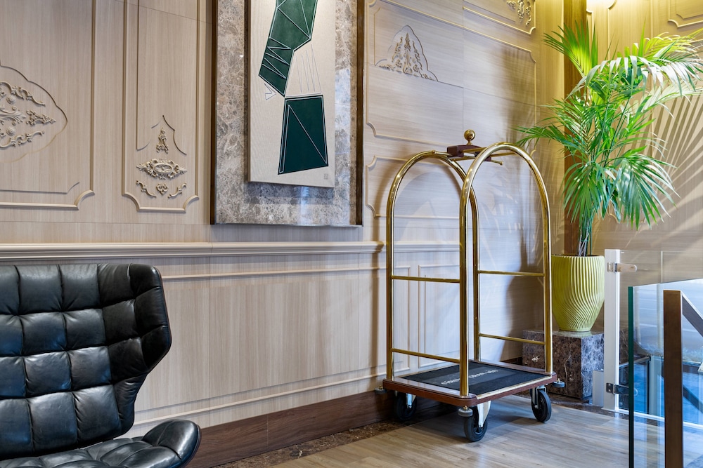 Lobby at Circulo Gran Via Hotel Autograph Collection Adults Only, MADRID