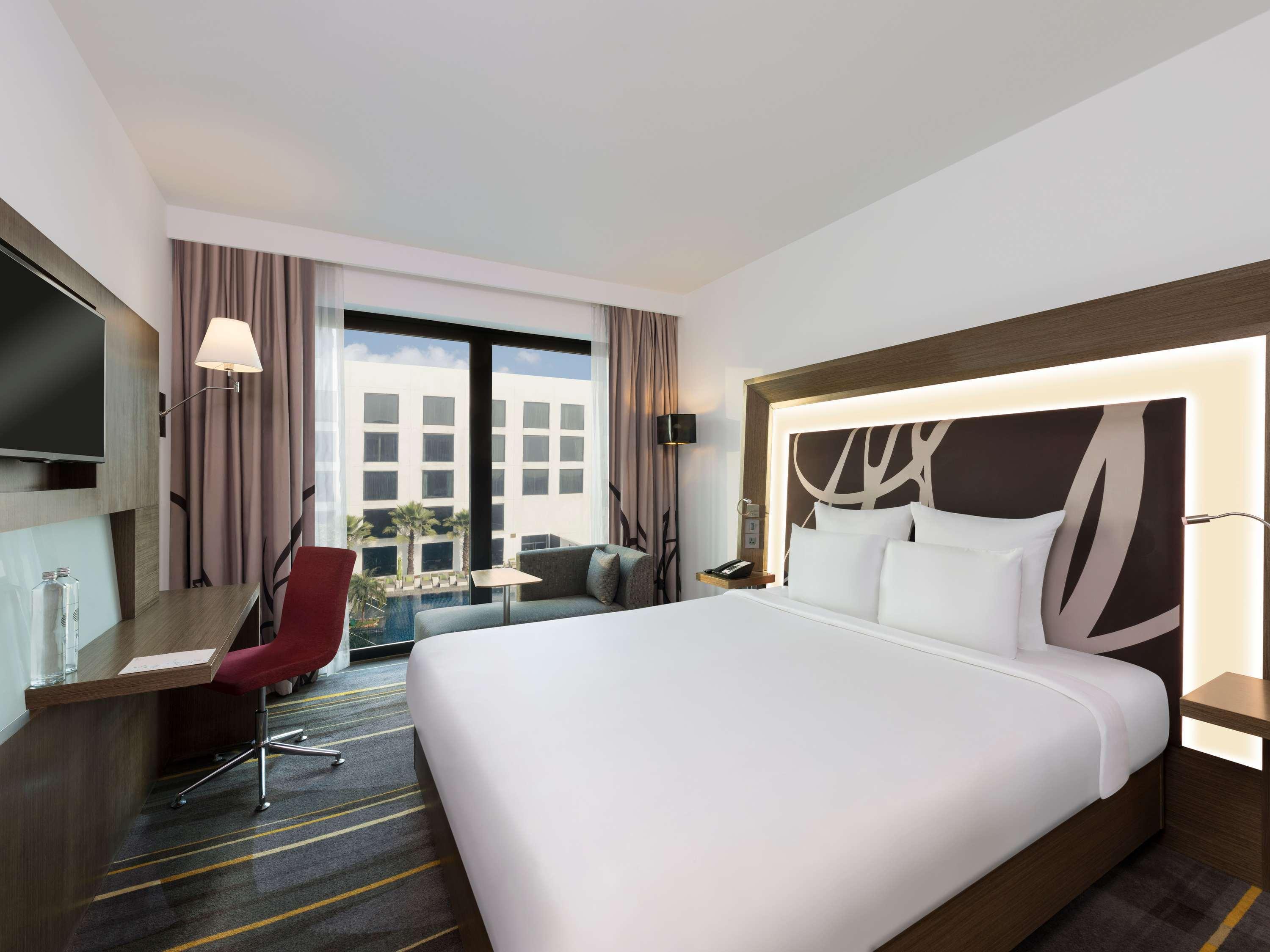 SUPERIOR, KING BED, LAUNDRY, LOUNGE ACCESS