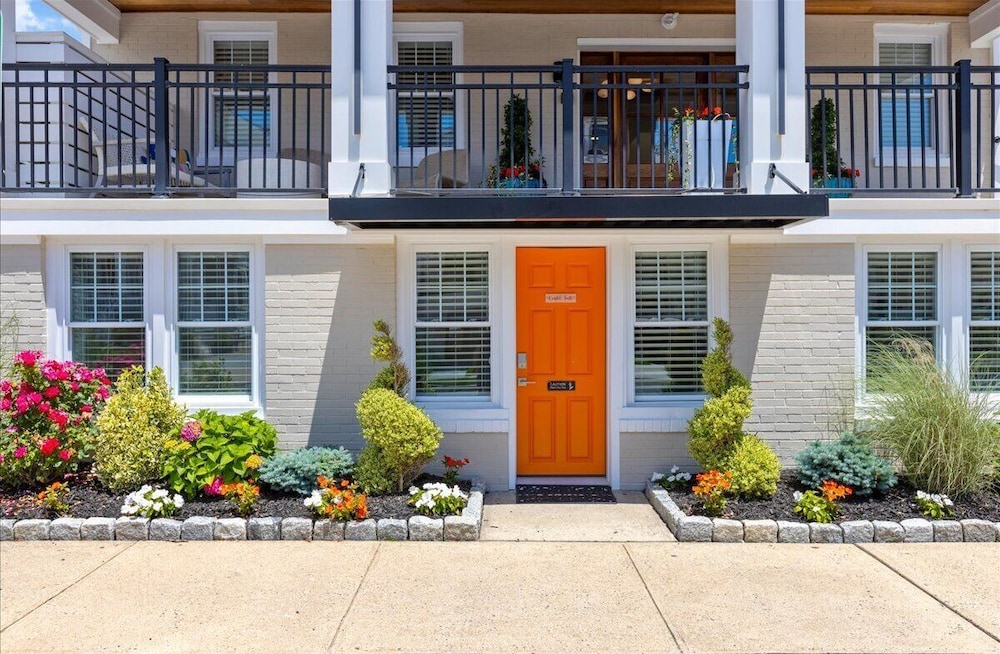 Surrey Beach House 1/50