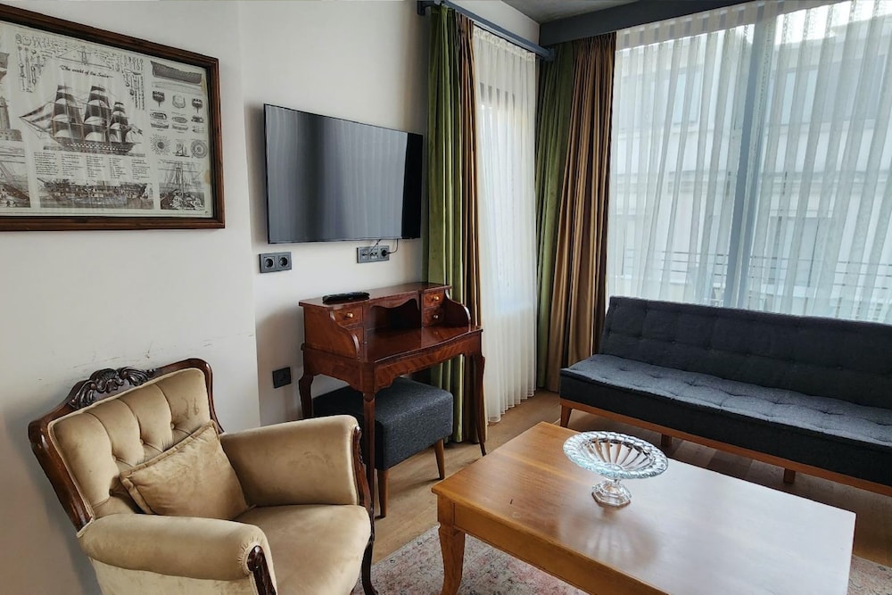 Aleksandr Pera Hotel 31/50