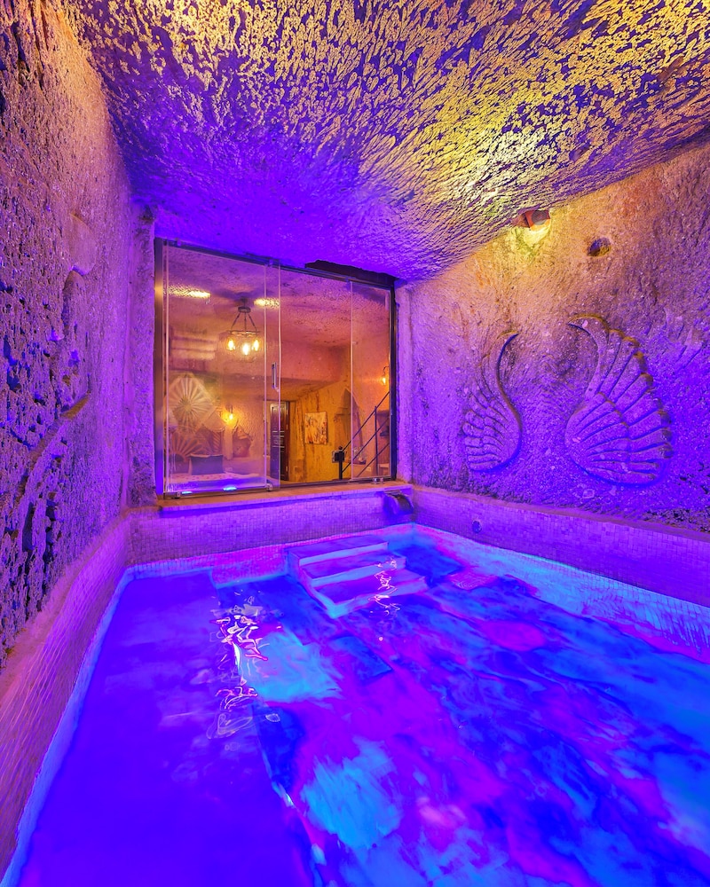 Bayar Cave Suite 31/60
