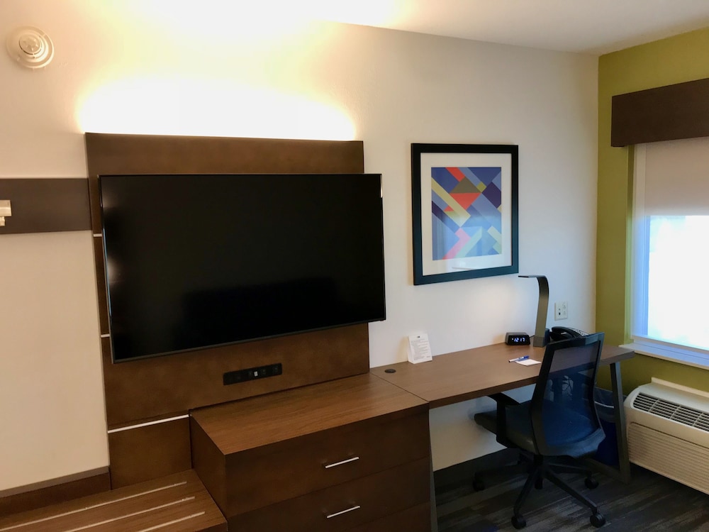Holiday Inn Express Fishkill-Mid Hudson Valley 59/71