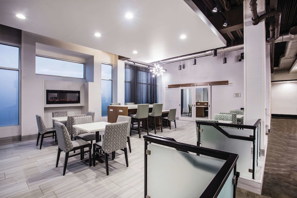 La Quinta Inn & Suites by Wyndham Winchester 37/44