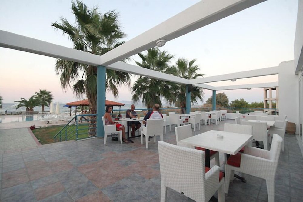 Irina Beach Hotel 48/68