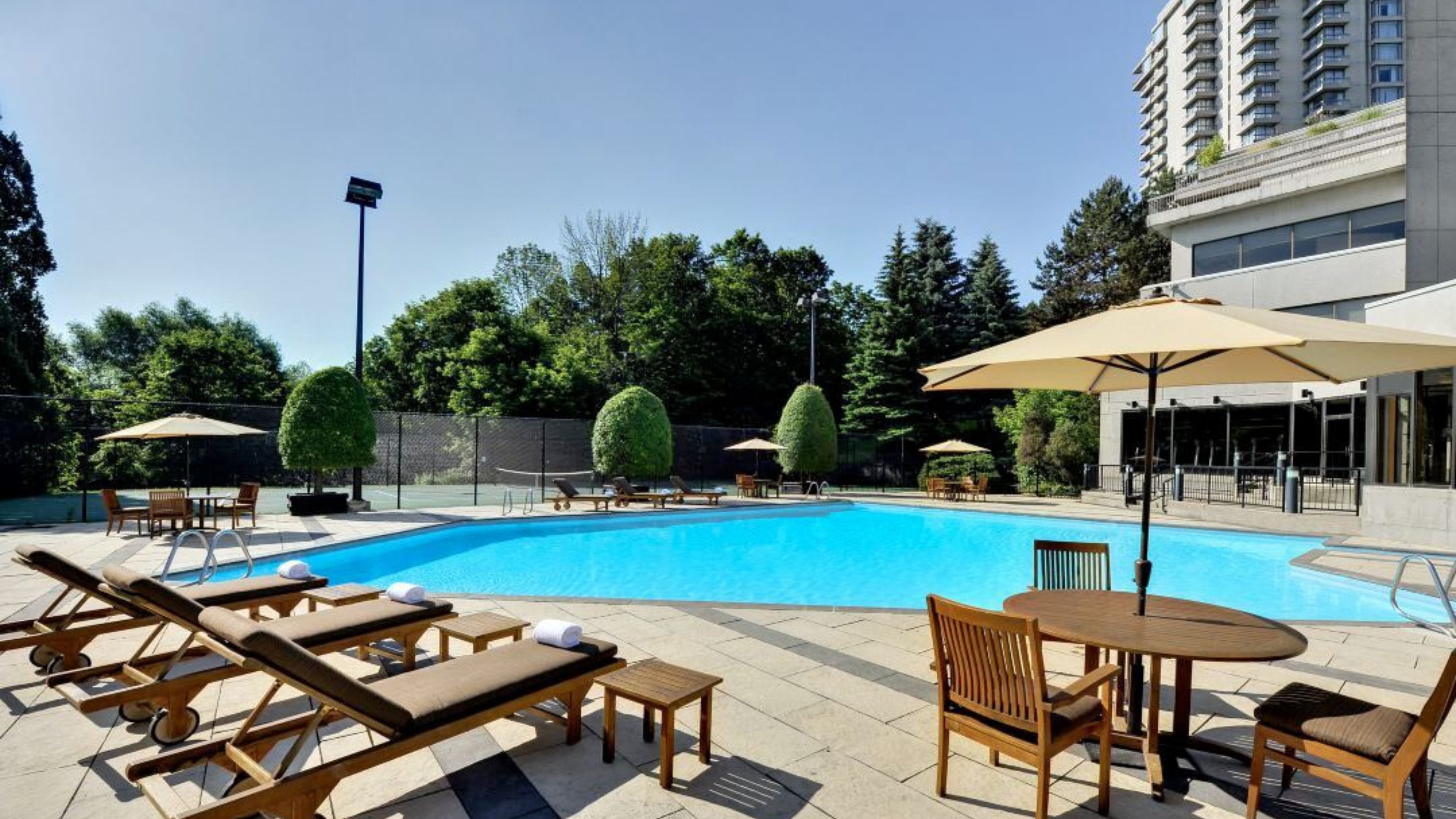 Crowne Plaza Toronto – North York 68/70