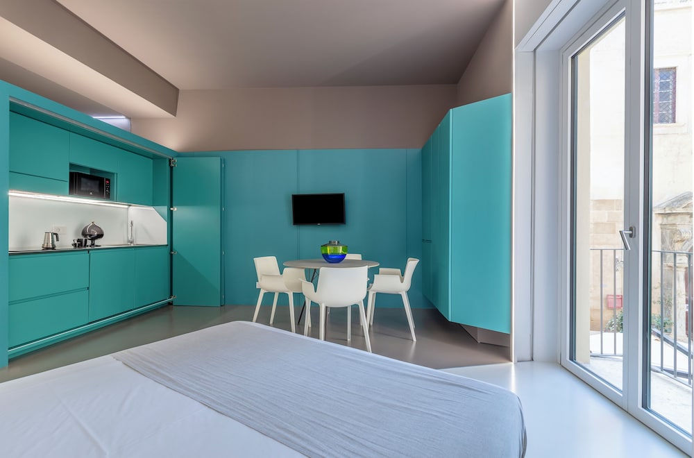 Five Place Design Suite & Apartments 17/58