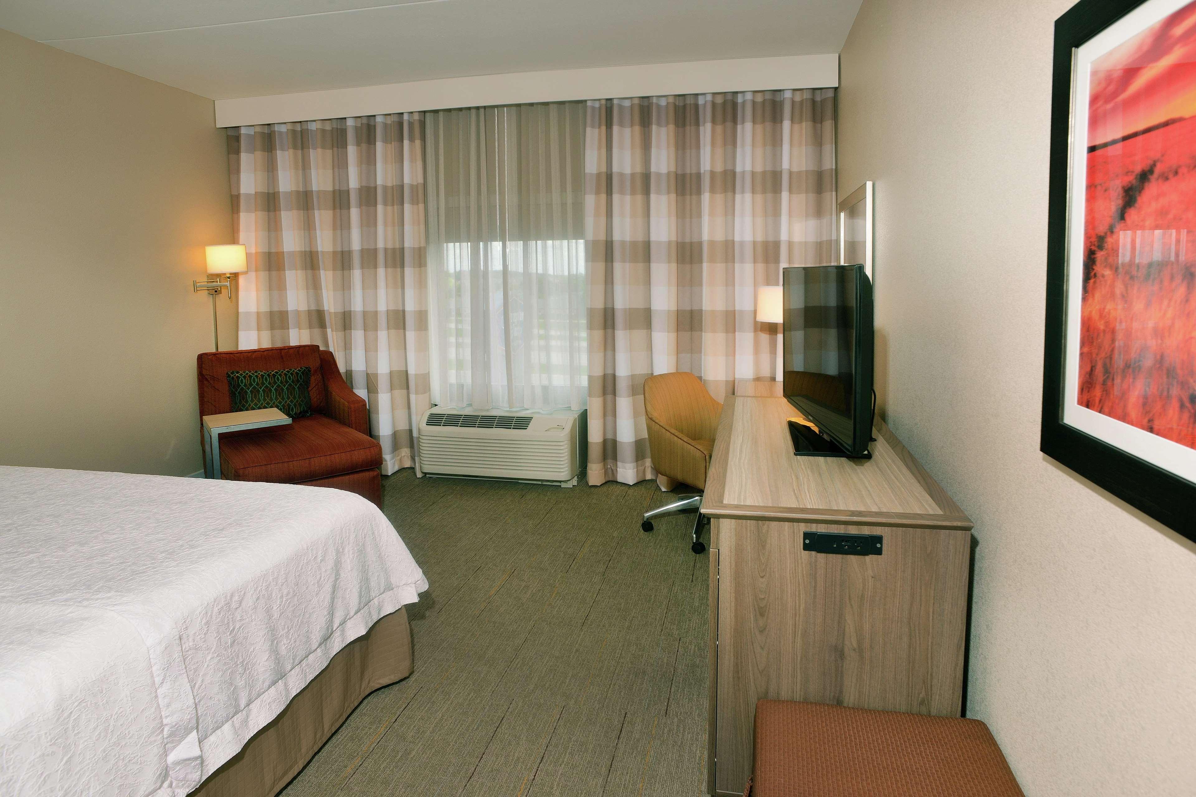 Room, King Bed, Chaise Lounge