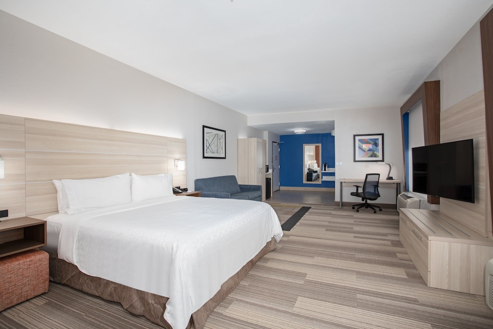 Holiday Inn Express & Suites Phoenix - Glendale Sports Dist 23/63
