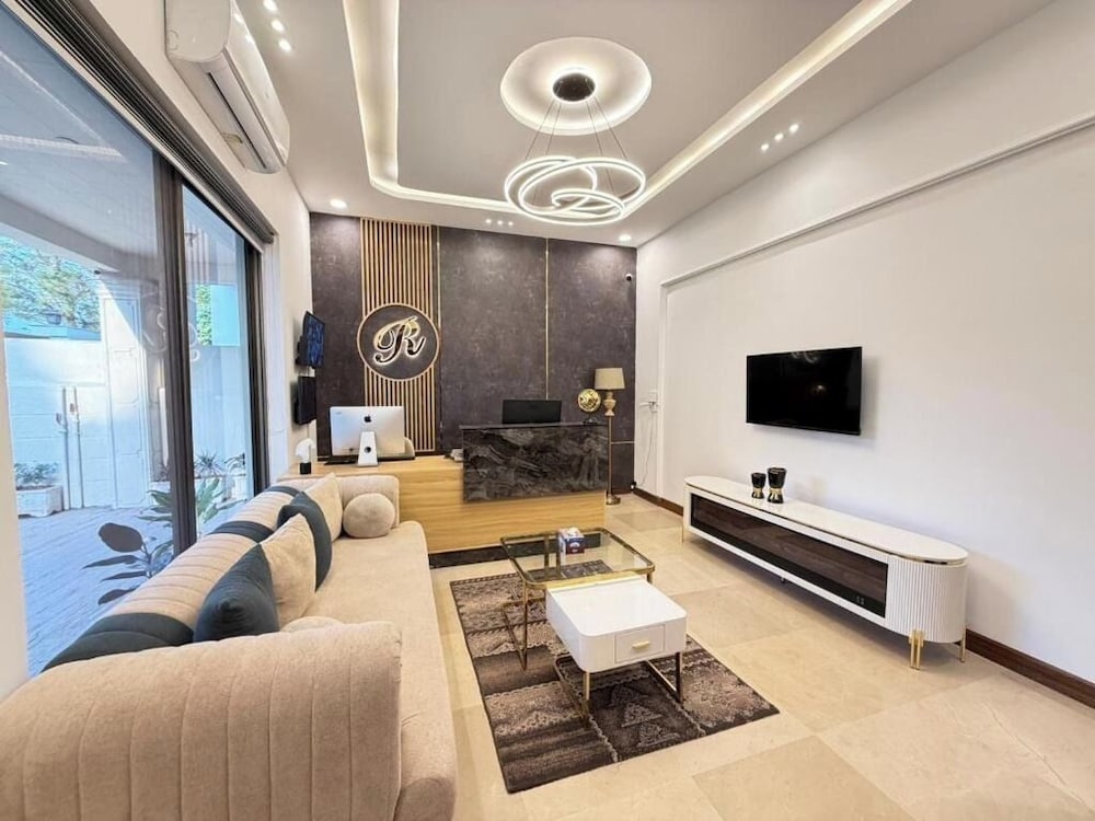 Rhodium Elite Hotel 48/56