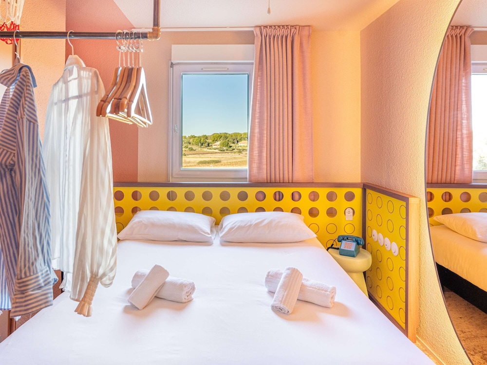 Ibis Styles Pont du Gard Route d'Avignon 7/49