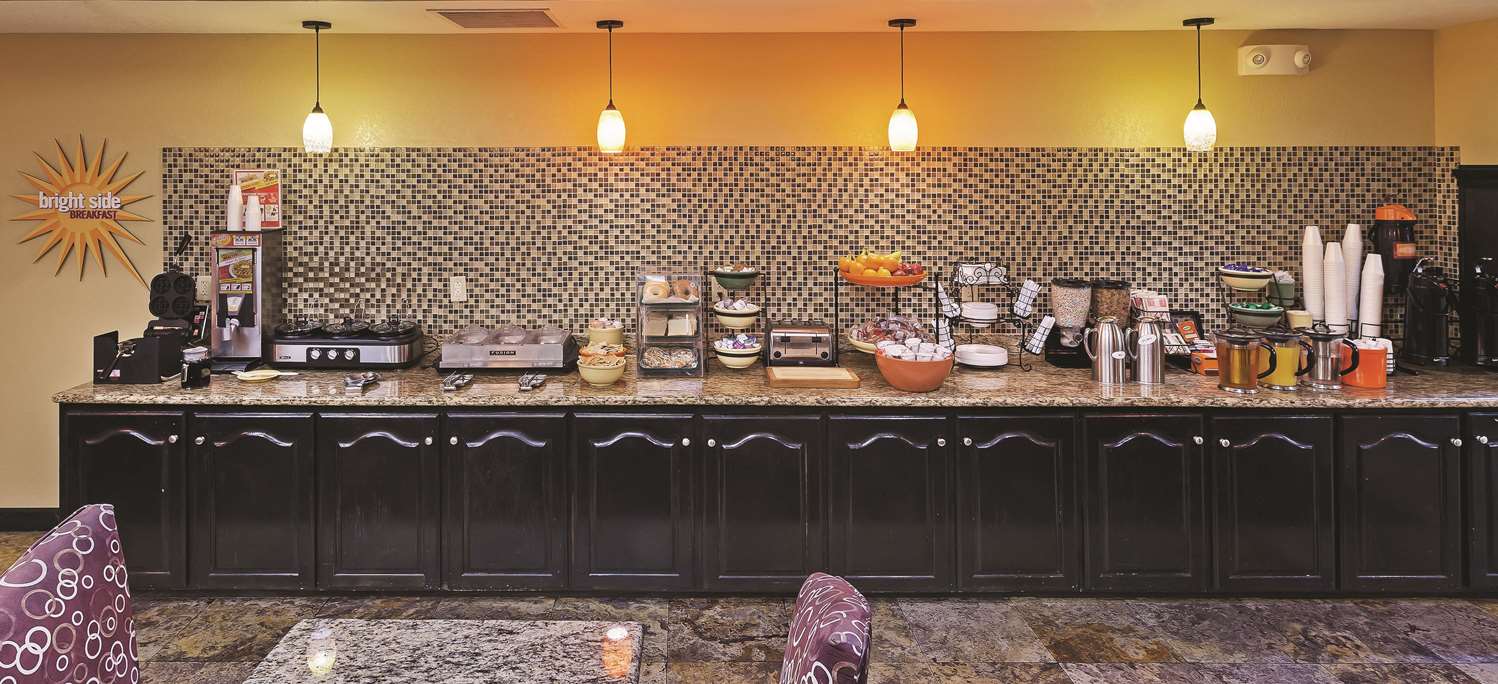 La Quinta Inn & Suites by Wyndham Searcy 32/32